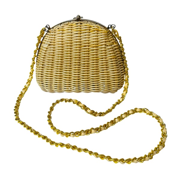 Vintage Handbags - VINTAGE COATED NATURAL WICKER PURSE & GOLD DETACHABLE STRAP.
